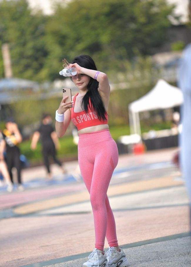 成品人和精品人是一个牌子吗