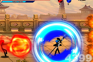 山东枣庄：高速驾车打盹 重型货车冲进深沟